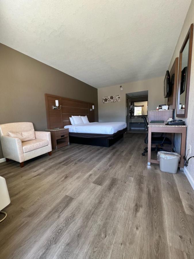 Quality Inn & Suites Near Six Flags - Austell Exteriör bild