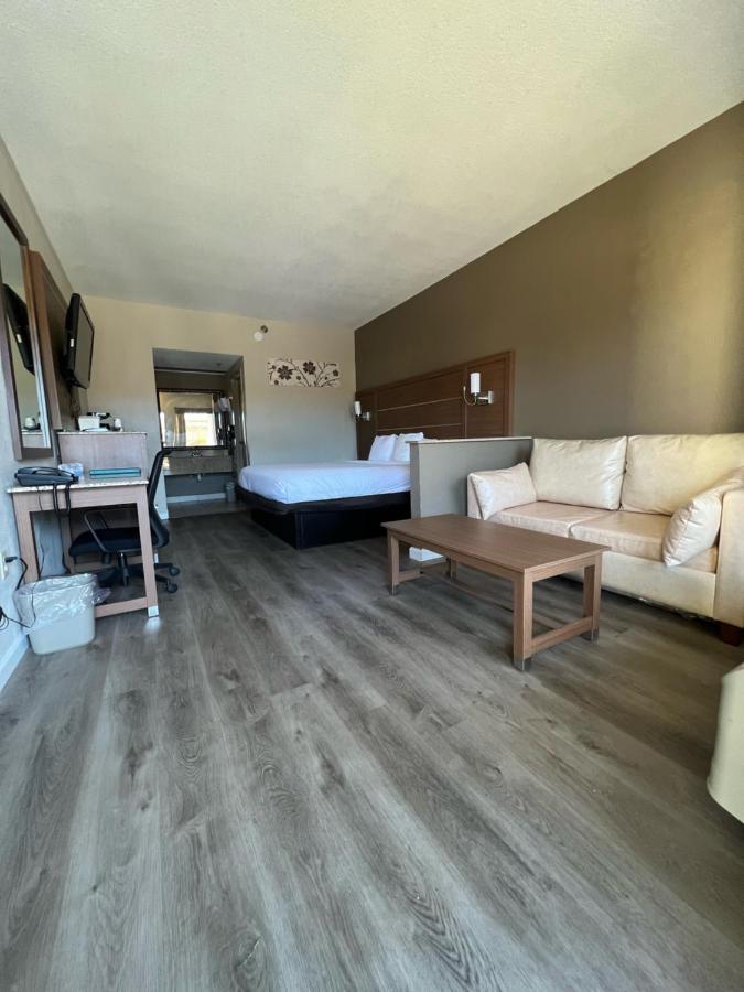 Quality Inn & Suites Near Six Flags - Austell Exteriör bild